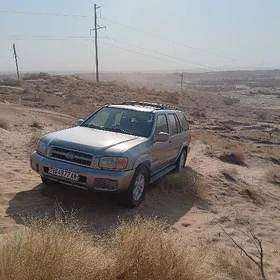 Nissan Pathfinder 2000