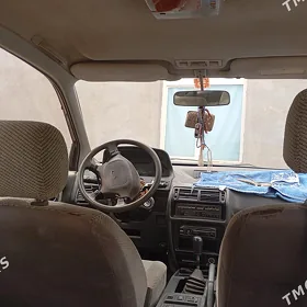 Mitsubishi Chariot 1994