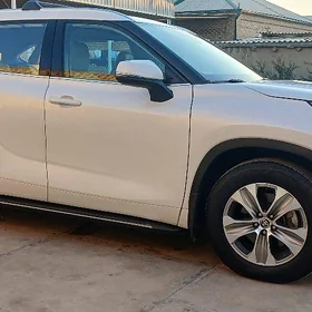 Toyota Highlander 2021