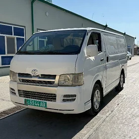 Toyota Hiace 2005