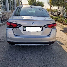 Nissan Versa 2021