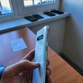 Samsung S10
