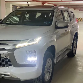 Mitsubishi Pajero 2020