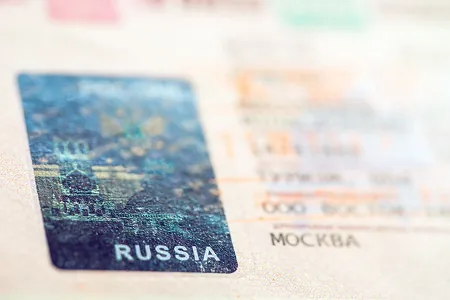 Россия вдвое повысила сборы за срочное оформление виз для иностранцев