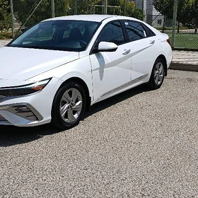 Hyundai Elantra 2024