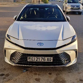 Toyota Camry Hybrid 2025
