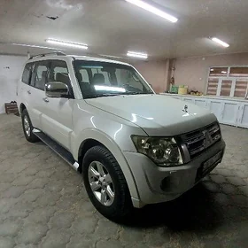 Mitsubishi Pajero 2014