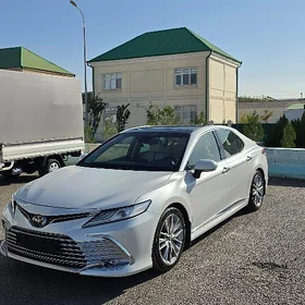 Toyota Camry 2021