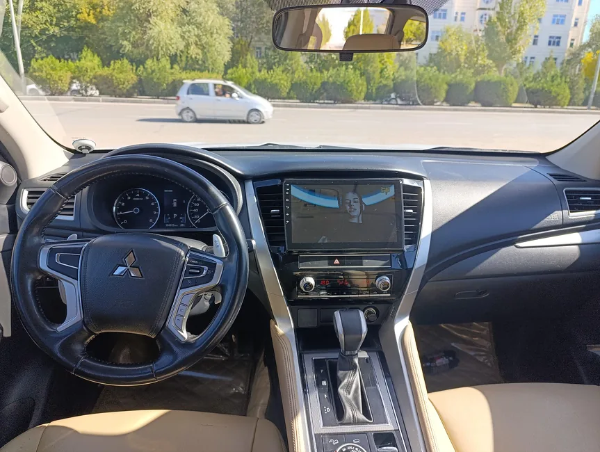 Mitsubishi Pajero 2020 - 1