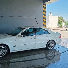 Mercedes-Benz E350 2005