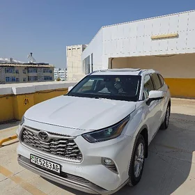 Toyota Highlander 2021