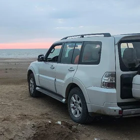Mitsubishi Pajero 2010