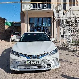 Toyota Camry Hybrid 2021
