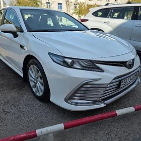 Toyota Camry 2021