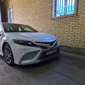 Toyota Camry 2021