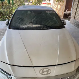 Hyundai Elantra 2025