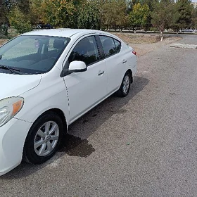 Nissan Versa 2012