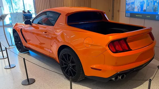 Стажеры Ford превратили Mustang в компактный пикап
