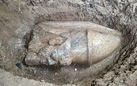 В Египте нашли голову громадной статуи фараона Рамсеса II