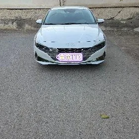 Hyundai Elantra 2022