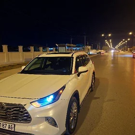 Toyota Highlander 2021