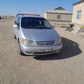 Toyota Sienna 2002