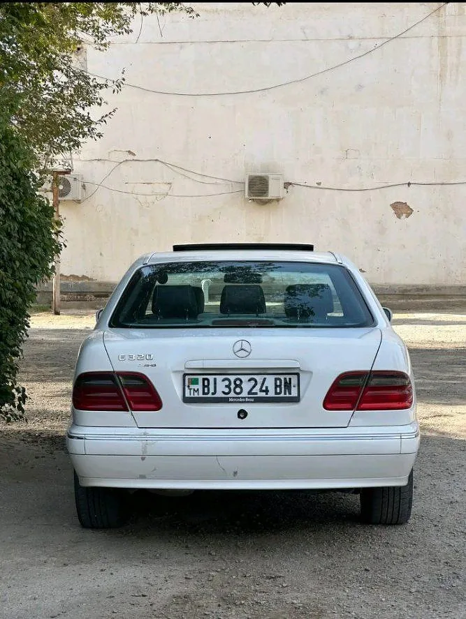 Mercedes-Benz E320 2000 - 1
