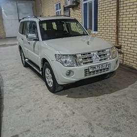 Mitsubishi Pajero 2013