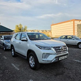 Toyota Fortuner 2023