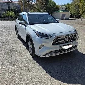 Toyota Highlander 2021