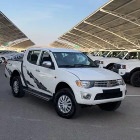 Mitsubishi L200 2011