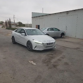 Hyundai Elantra 2023