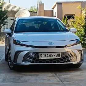 Toyota Camry Hybrid 2025