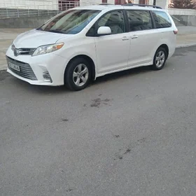 Toyota Sienna 2018