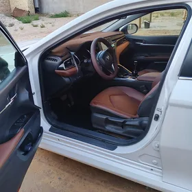 Toyota Camry Hybrid 2021