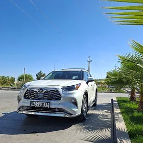 Toyota Highlander 2021