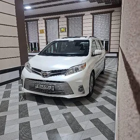 Toyota Sienna 2017
