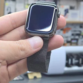 APPLE WATCH 8 STEEN STILL BLAC