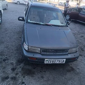Mitsubishi Chariot 1992