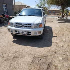Nissan Pathfinder 2000