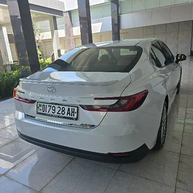 Toyota Camry 2025