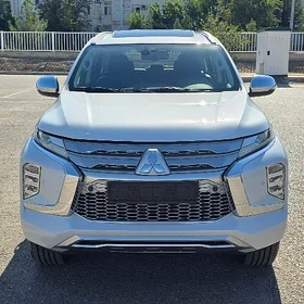 Mitsubishi Pajero 2020