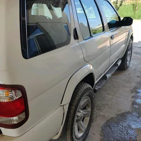 Nissan Pathfinder 2000