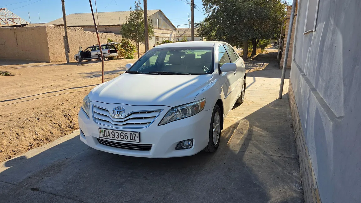 Toyota Camry 2010 - 1