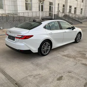 Toyota Camry 2025