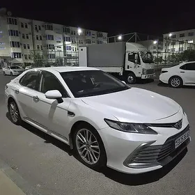 Toyota Camry Hybrid 2021