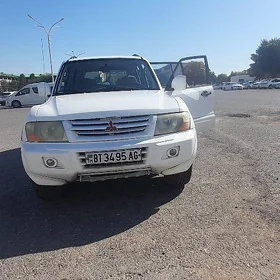 Mitsubishi Pajero 2001