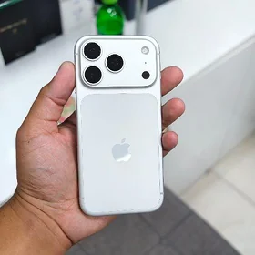 iPhone 17 pro White