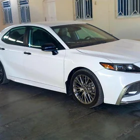 Toyota Camry 2021