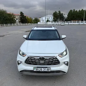 Toyota Highlander 2021
